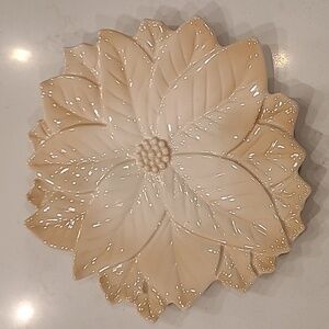 Grasslands Road Cream Poinsettia plate